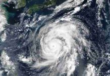Hurricane Lowell Threatens Hawaii as Category 4 Storm Approaches Western Islands